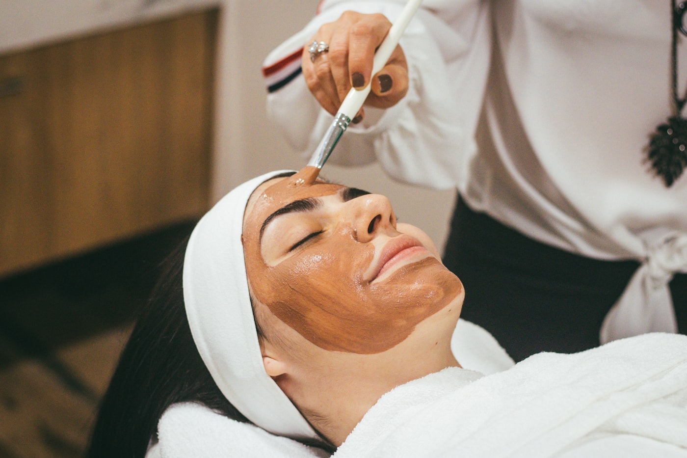 Facial treatment with botanical mask